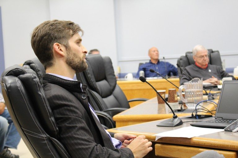 City to look at rotating garbage and recycling pickup