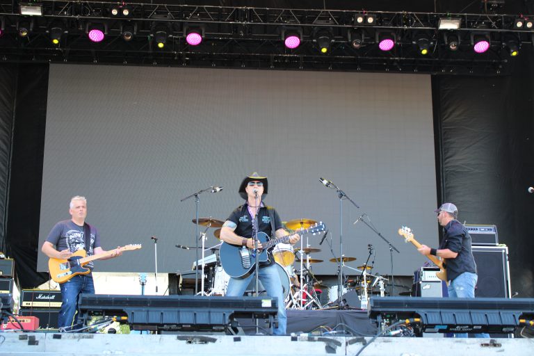 Johnson’s Creek Kicks Off Northern Tour at Stars and Thunder