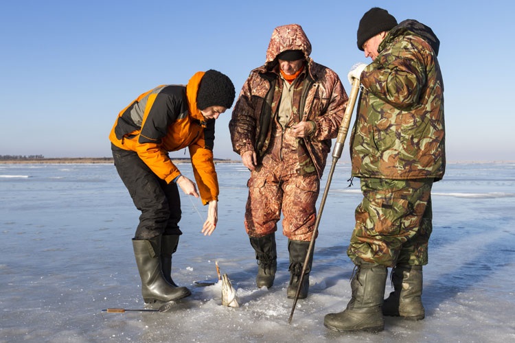 FUR COUNCIL HELPS YOU TAKE YOUR KIDS ICE FISHING ON FAMILY DAY
