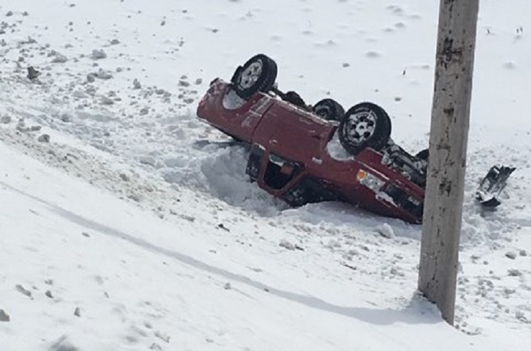 Vehicle rollover closes Rae Hill eastbound lanes