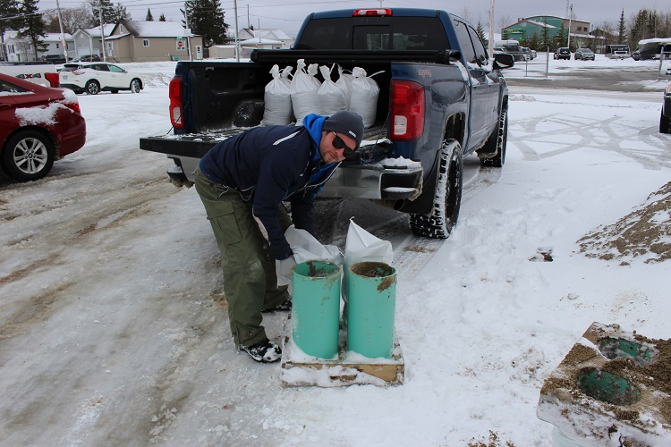 City offers fill-yourself sand bags