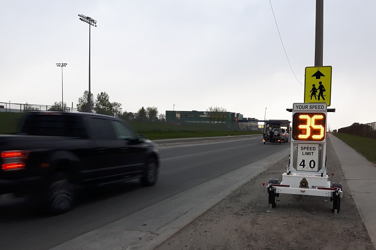 That flashing number contraption on Thériault Blvd.: What is it?