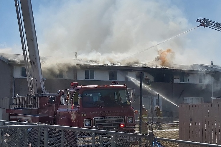 Fire damages townhouse units