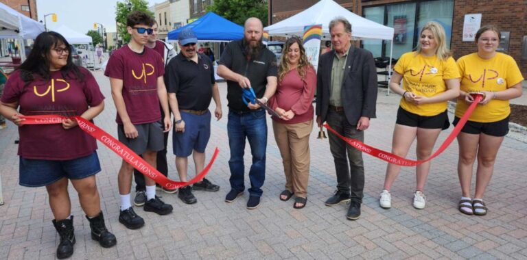 Bell ringing opens first 2025 urban market